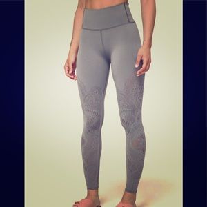 Lululemon Reveal Tight *Zen Expression Size 8